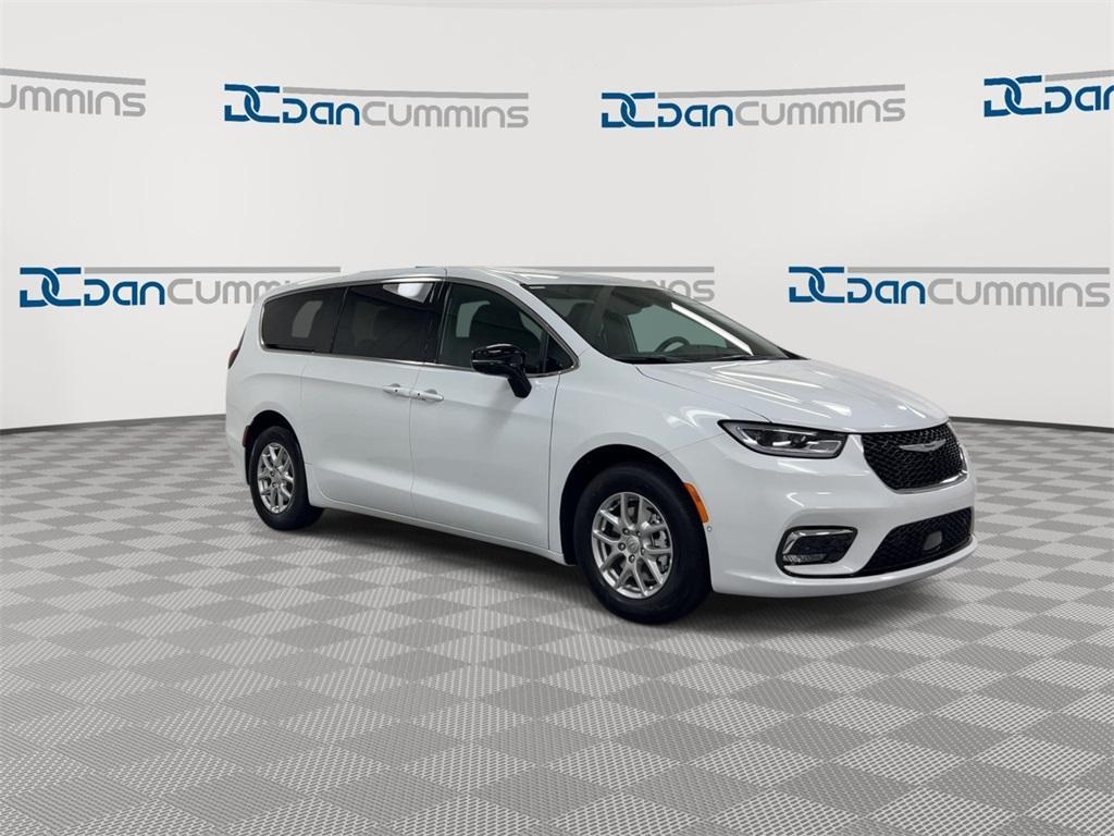 new 2026 Chrysler Pacifica car, priced at $44,660