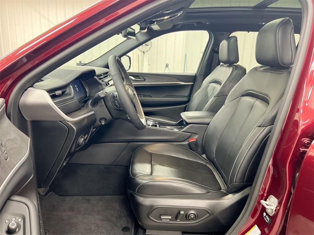 new 2025 Jeep Grand Cherokee L car, priced at $46,682