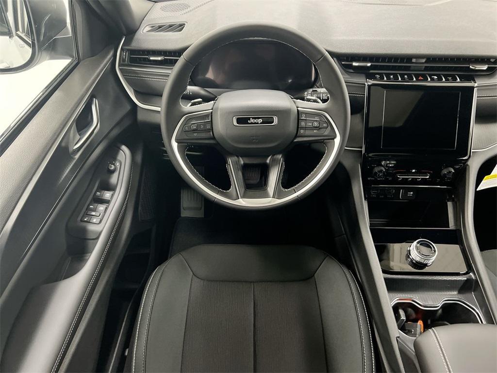 new 2025 Jeep Grand Cherokee car, priced at $37,342