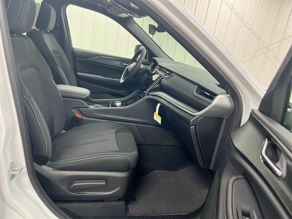 new 2025 Jeep Grand Cherokee car, priced at $37,342