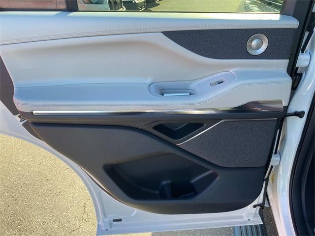 new 2025 Lincoln Navigator car, priced at $104,014