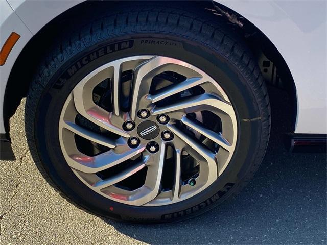 new 2025 Lincoln Navigator car, priced at $104,014