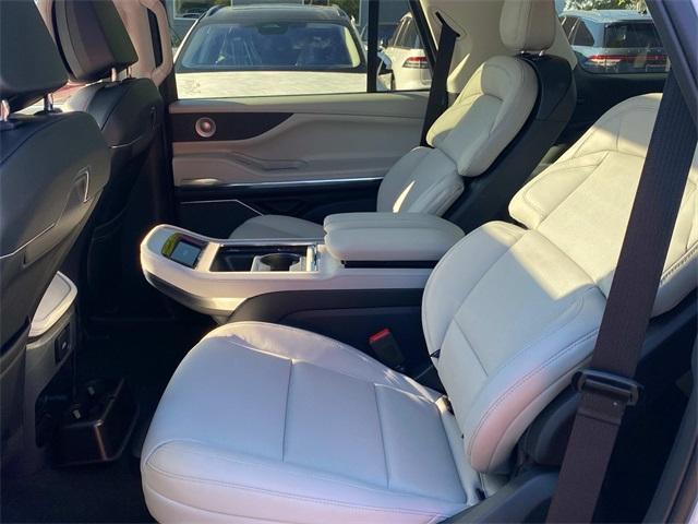 new 2025 Lincoln Navigator car, priced at $104,014
