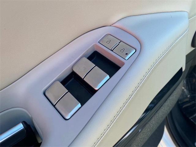 new 2025 Lincoln Navigator car, priced at $104,014