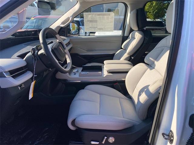 new 2025 Lincoln Navigator car, priced at $104,014