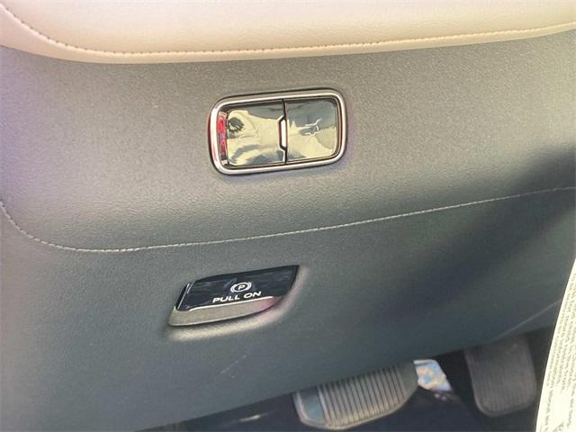 new 2025 Lincoln Navigator car, priced at $104,014