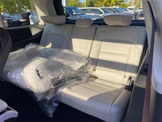 new 2025 Lincoln Navigator car, priced at $104,014