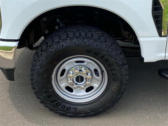new 2025 Ford F-250 car, priced at $52,902