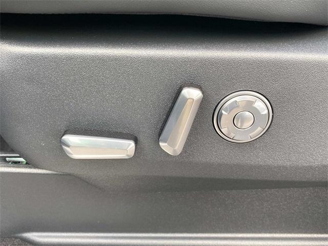 new 2025 Lincoln Navigator car, priced at $105,235