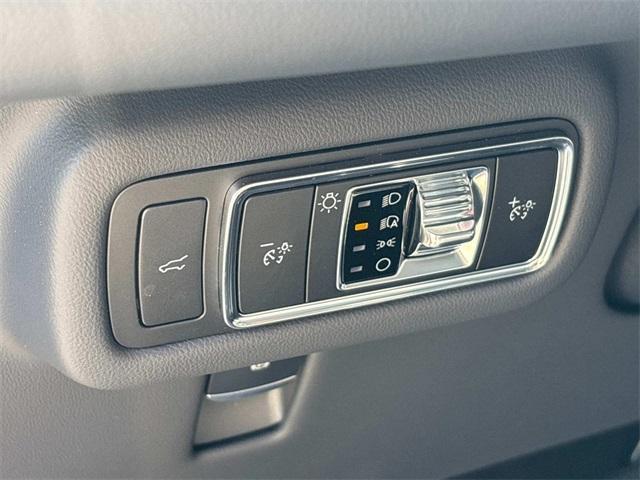 new 2025 Lincoln Nautilus car, priced at $68,910