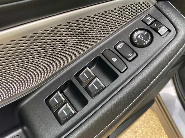 used 2022 Acura MDX car, priced at $36,434