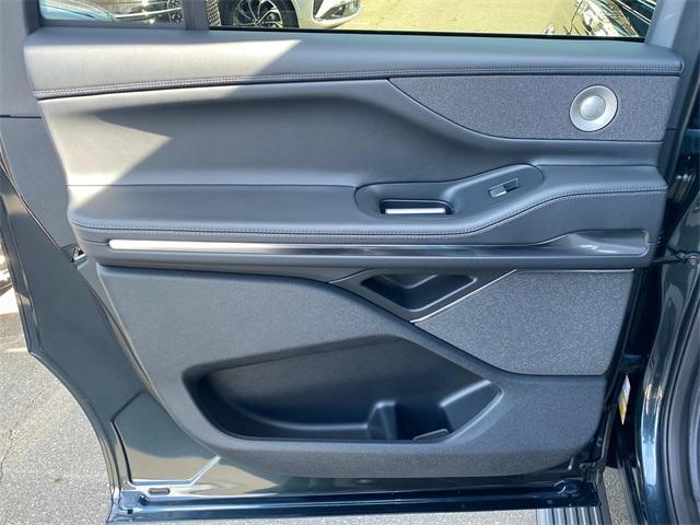 new 2025 Lincoln Navigator L car, priced at $111,575