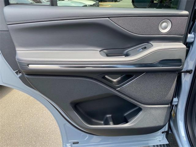 new 2025 Lincoln Navigator car, priced at $109,305