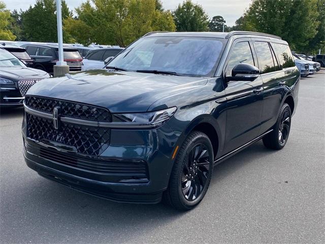 new 2025 Lincoln Navigator car, priced at $107,083