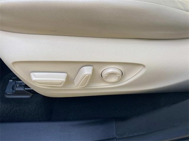 used 2021 Toyota Highlander Hybrid car, priced at $31,086