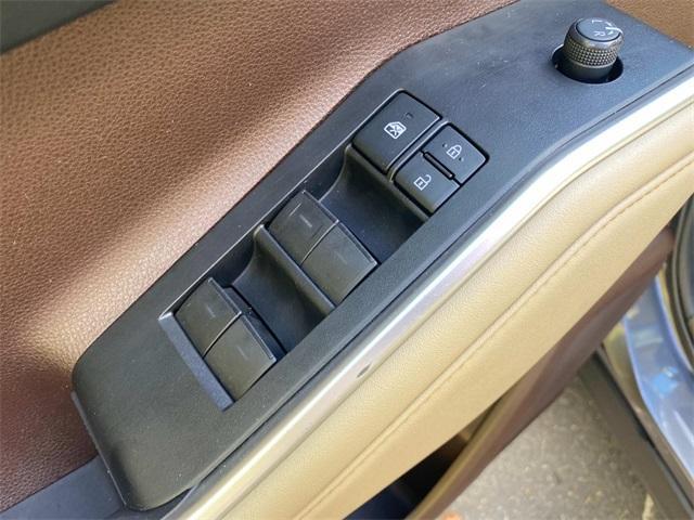 used 2021 Toyota Highlander Hybrid car, priced at $31,086