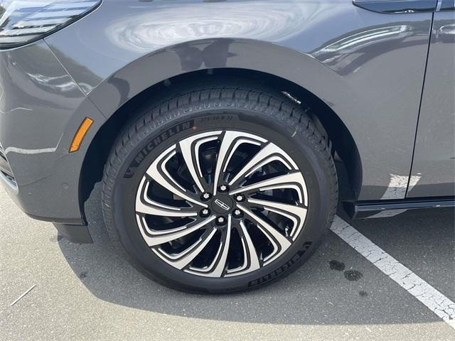 new 2025 Lincoln Navigator car, priced at $119,435