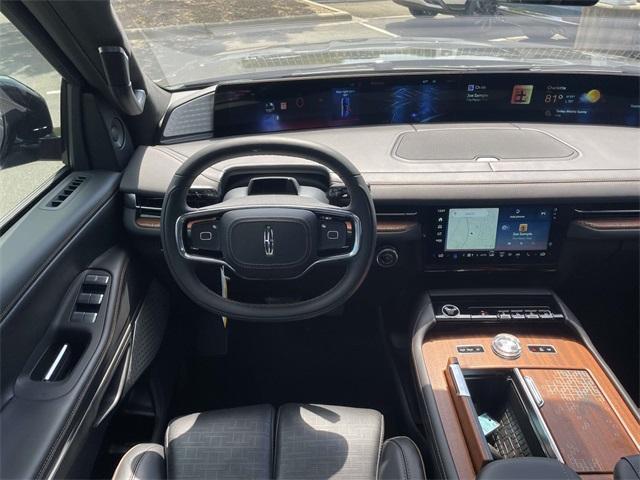 new 2025 Lincoln Navigator car, priced at $119,435