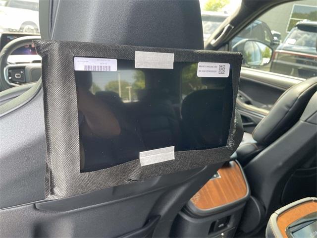 new 2025 Lincoln Navigator car, priced at $119,435