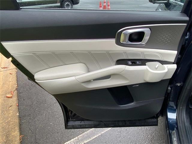 used 2022 Kia Sorento Plug-In Hybrid car, priced at $28,160