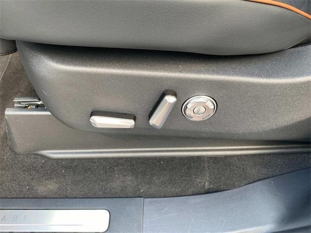 new 2025 Lincoln Navigator car, priced at $118,585