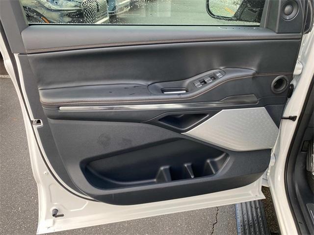 new 2025 Lincoln Navigator car, priced at $118,585