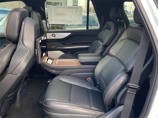 new 2025 Lincoln Navigator car, priced at $118,585