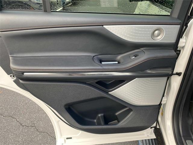 new 2025 Lincoln Navigator car, priced at $118,585