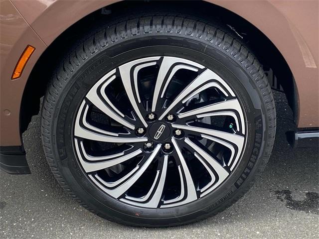 new 2025 Lincoln Navigator car, priced at $121,435