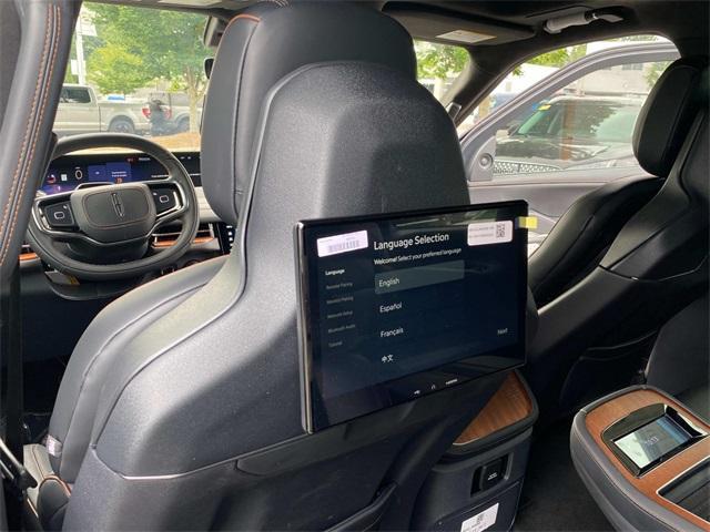 new 2025 Lincoln Navigator car, priced at $121,435