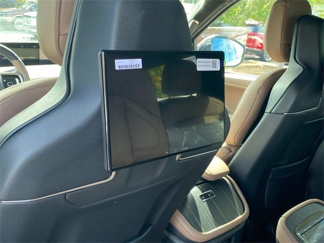 new 2025 Lincoln Navigator car, priced at $118,585