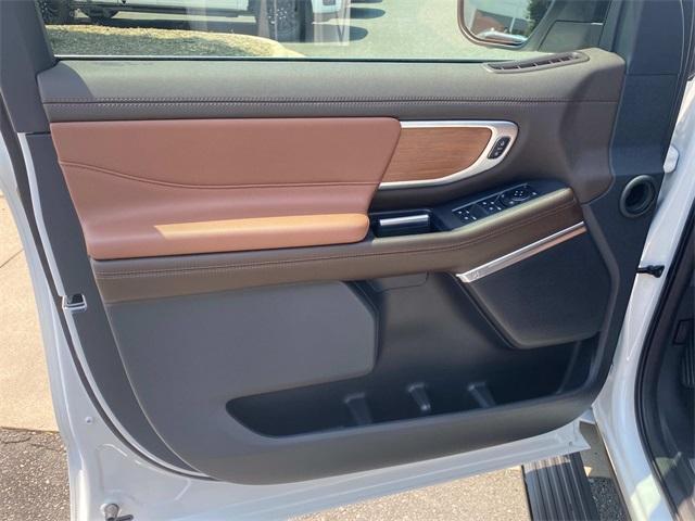 new 2025 Ford Expedition car, priced at $86,927