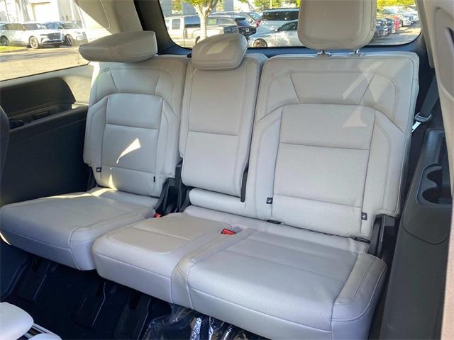 new 2025 Lincoln Navigator car, priced at $105,085