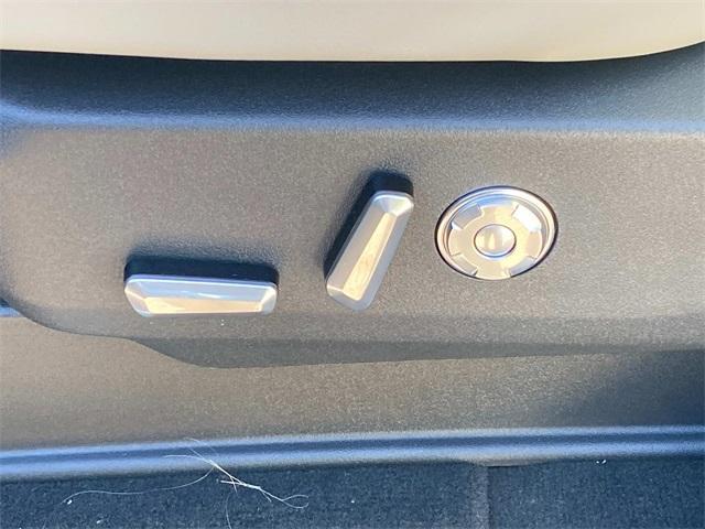 new 2025 Lincoln Navigator car, priced at $105,085