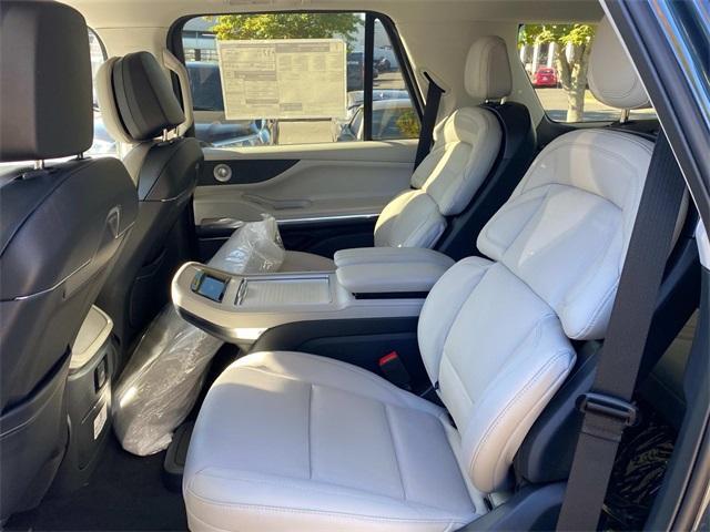 new 2025 Lincoln Navigator car, priced at $105,085