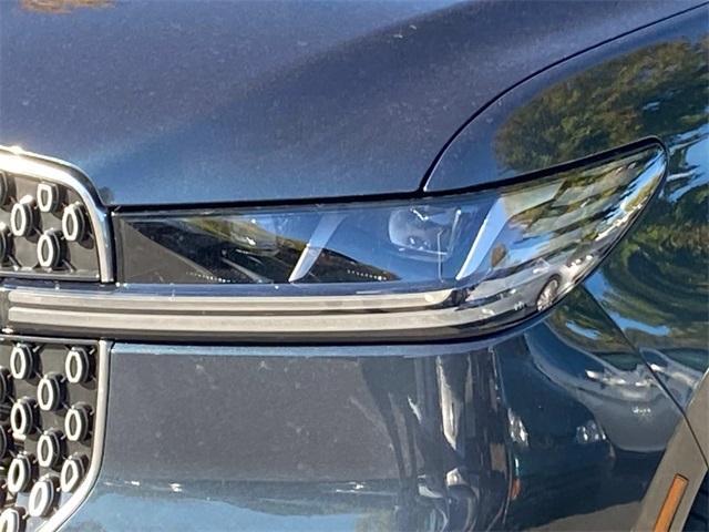 new 2025 Lincoln Navigator car, priced at $105,085