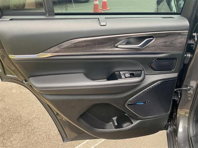 used 2022 Jeep Grand Cherokee car, priced at $37,924