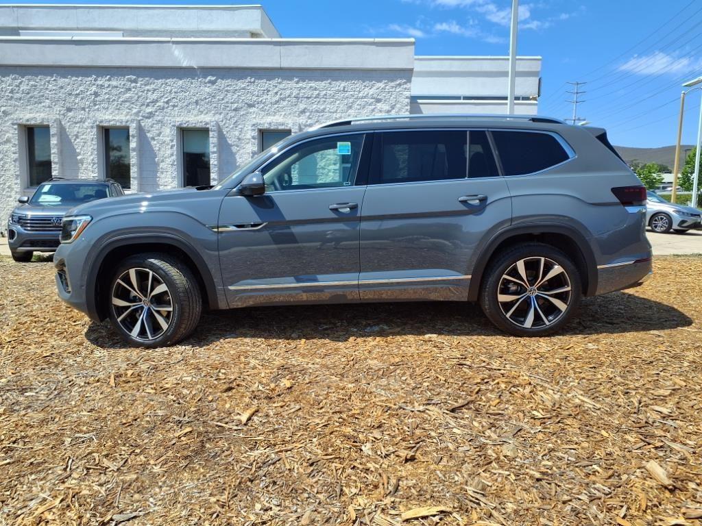 new 2025 Volkswagen Atlas car, priced at $51,387