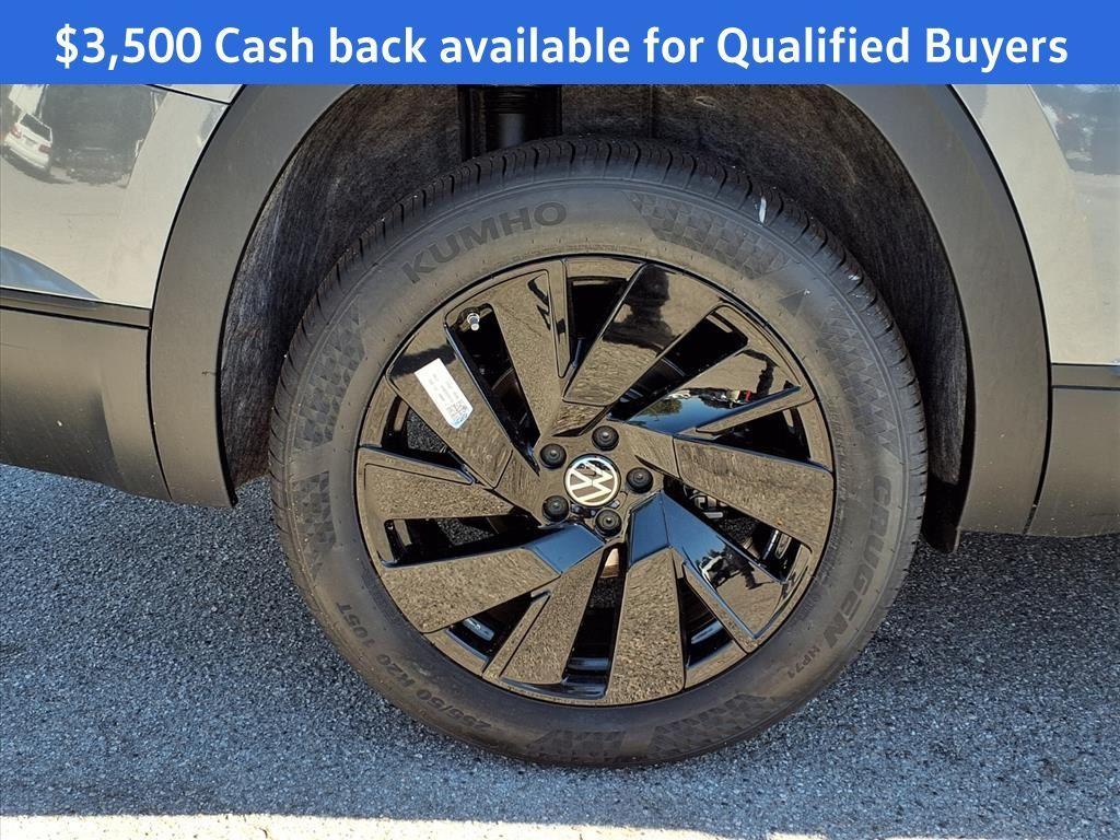 new 2025 Volkswagen Atlas car, priced at $41,346