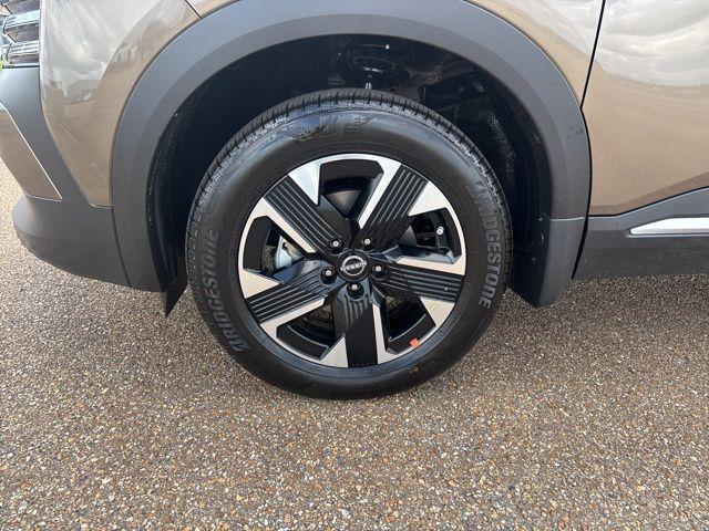 new 2025 Nissan Kicks car, priced at $26,252