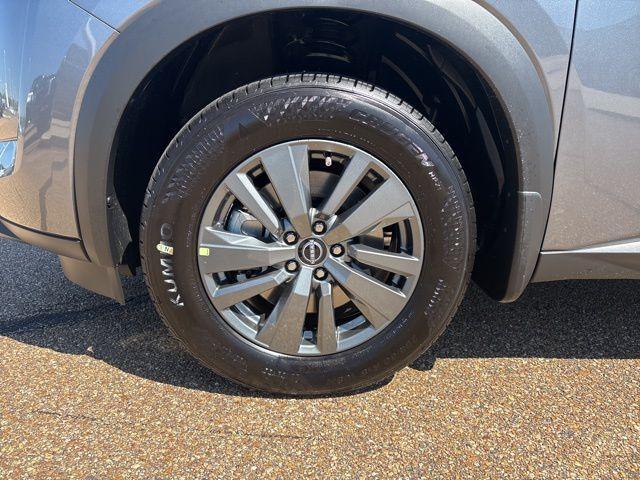 new 2025 Nissan Pathfinder car, priced at $34,367