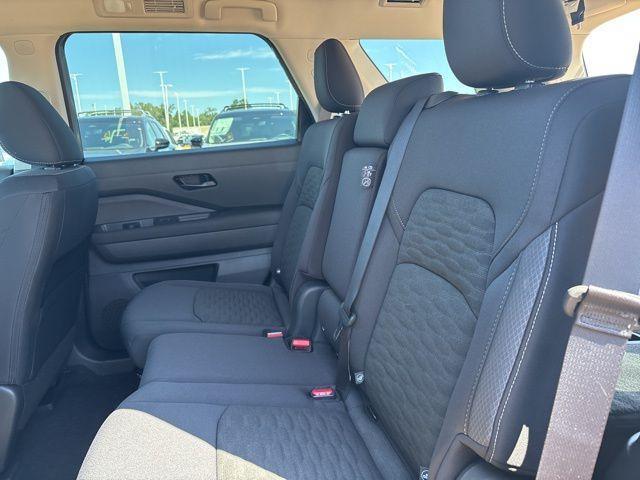 new 2025 Nissan Pathfinder car, priced at $34,367