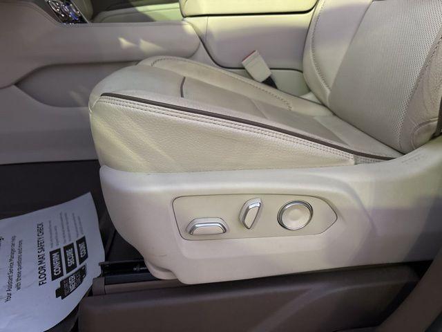 used 2023 GMC Yukon XL car, priced at $56,000