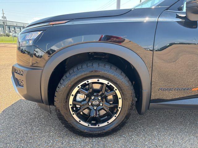 new 2025 Nissan Pathfinder car, priced at $38,863