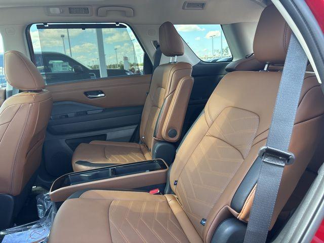 new 2025 Nissan Pathfinder car, priced at $45,618