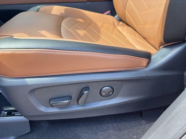 new 2025 Nissan Pathfinder car, priced at $45,618