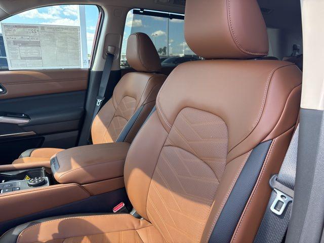 new 2025 Nissan Pathfinder car, priced at $45,618