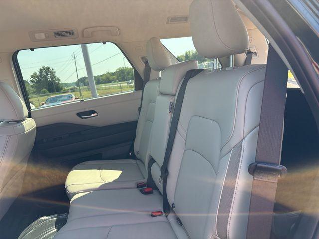 new 2025 Nissan Pathfinder car, priced at $37,026