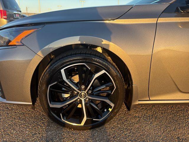 new 2025 Nissan Altima car, priced at $31,998