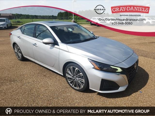used 2023 Nissan Altima car, priced at $22,500